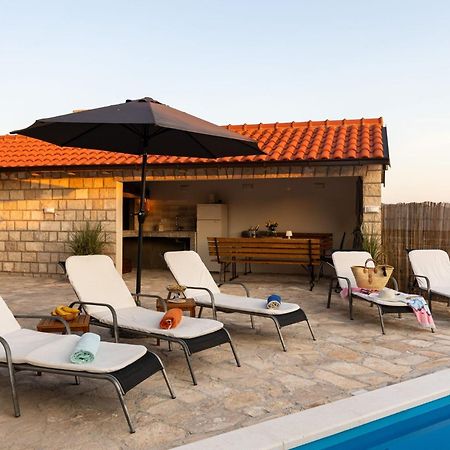 Villa Source With Private Pool Pridvorje Zewnętrze zdjęcie