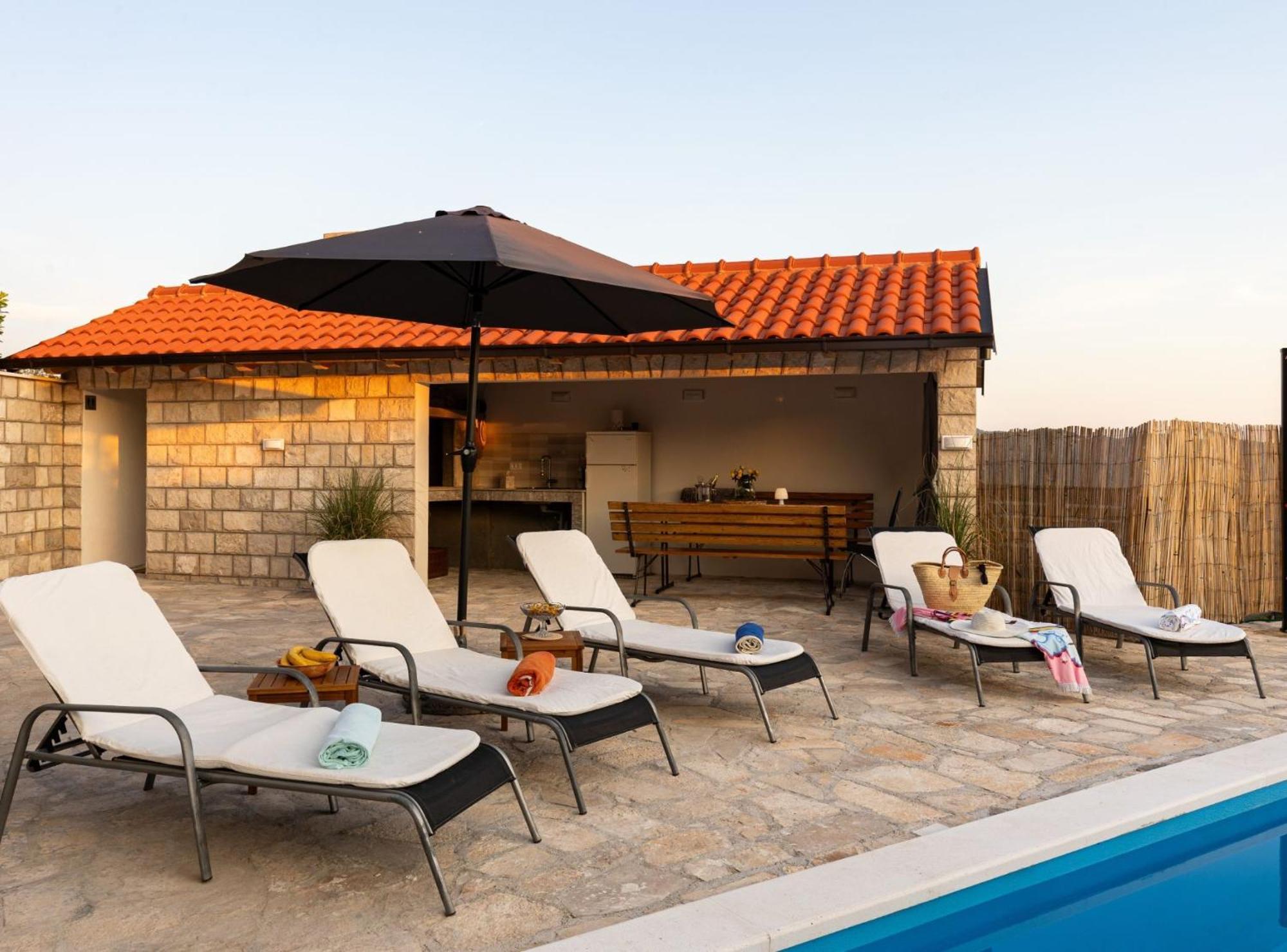 Villa Source With Private Pool Pridvorje Zewnętrze zdjęcie